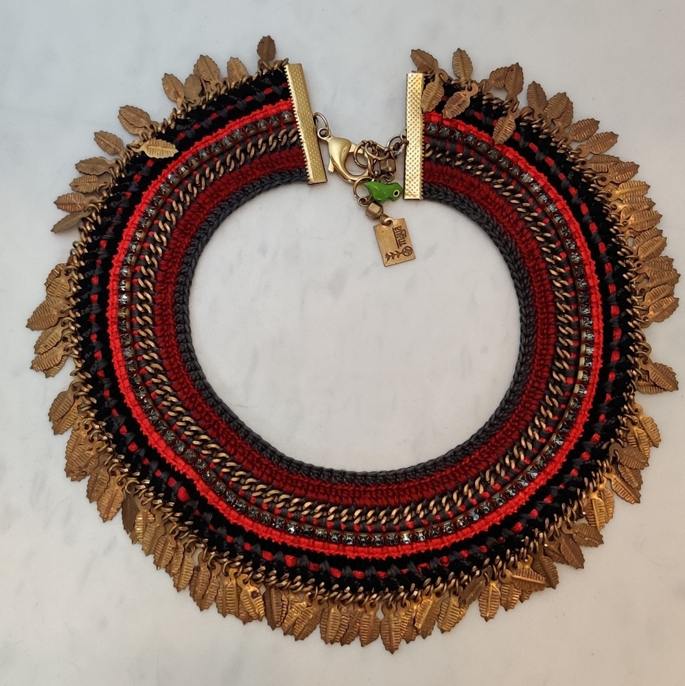 Mixed material necklace